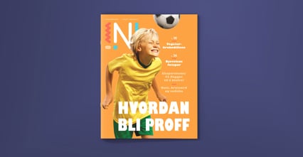 Forsiden til Nysgjerrigper 2-20 med bilde av gutt som spiller fotball 