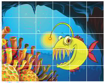Tegning av en gul smilende fisk i en grotte under vann. Tegningen er delt opp i et rutenett