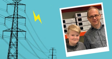 Ludvig og ottar smiler til kamera