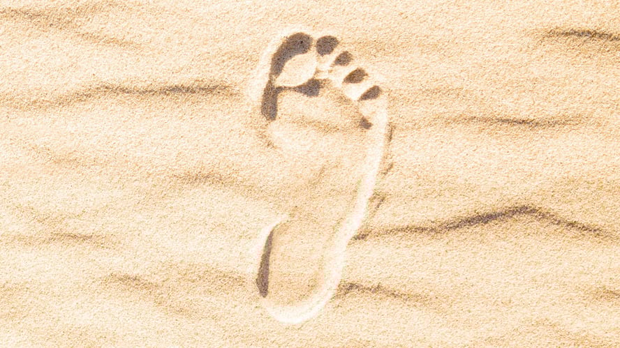 Fotspor i sand