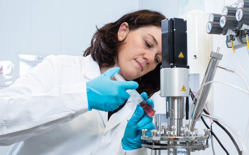 Forsker Sissel Rønning på laboratoriet