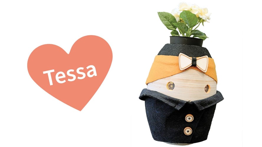 En robot som ser ut som en blomsterpotte og et hjerte med teksten Tessa