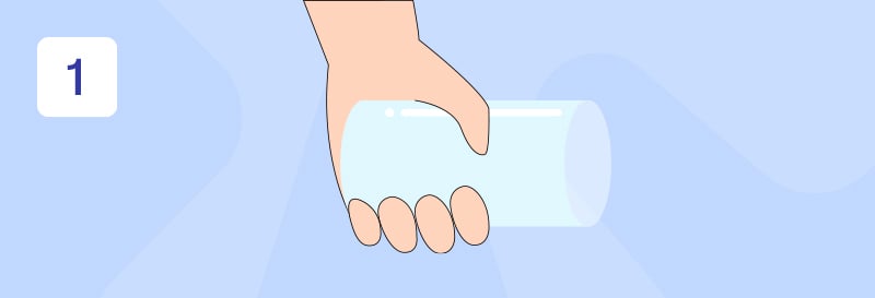 En hånd som holder i et glass