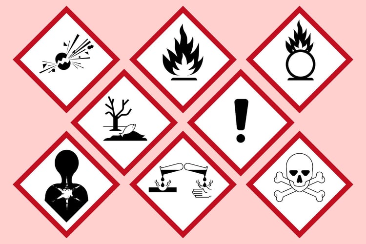 Illustrasjoner av åtte fareskilt